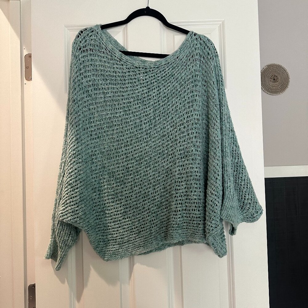 FREE PEOPLE BEACH STYLE SWEATER SZ MEDIUM